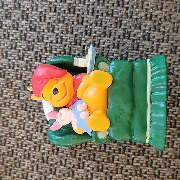 #1 Vintage Winnie-the-Pooh Hallmark Keepsake Ornament 1997 - Picture 2 of 6